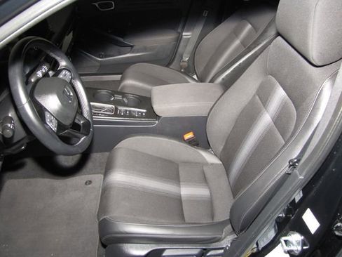 Certified 2025 Honda Civic Sport image 9