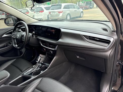 Used 2024 Buick Encore GX Sport Touring AWD/4WD image 32