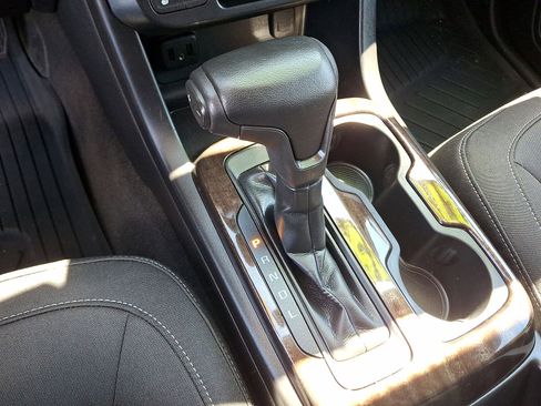 Used 2020 GMC Canyon SLE w/ Elevation Edition AWD/4WD image 12