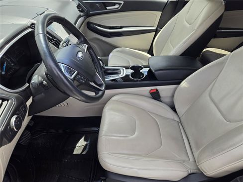 Used 2018 Ford Edge Titanium w/ Technology Package AWD/4WD image 11
