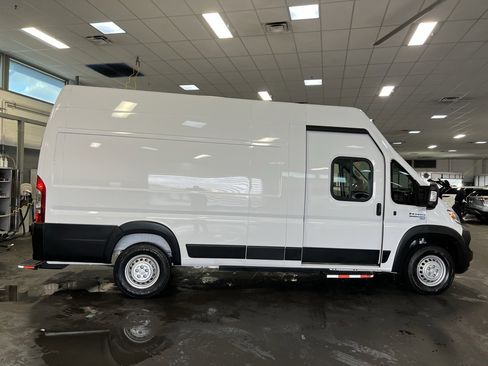 Used 2024 RAM ProMaster 3500 w/ Delivery Van Package image 5