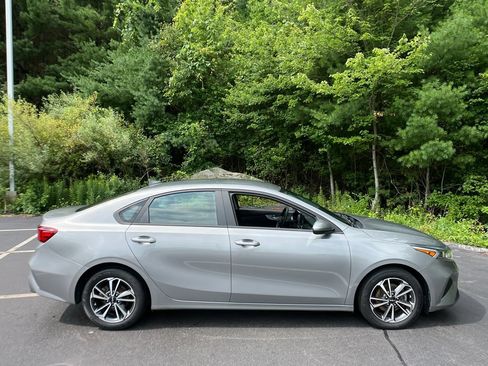 Used 2023 Kia Forte LXS FWD image 6