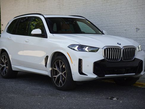 Used 2024 BMW X5 sDrive40i w/ M Sport Package RWD image 9