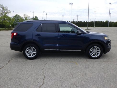 Used 2016 Ford Explorer XLT w/ Equipment Group 202A FWD image 6