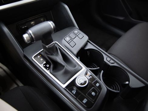 Used 2025 Kia Sportage LX image 15