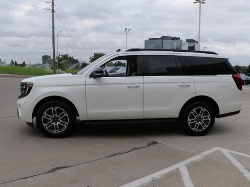 Used 2025 Ford Expedition Active AWD/4WD image 4