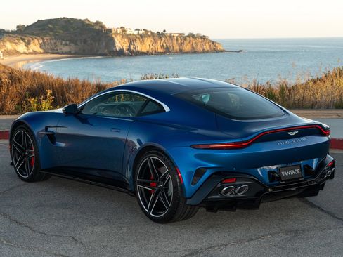 Used 2025 Aston Martin V8 Vantage Coupe RWD image 4