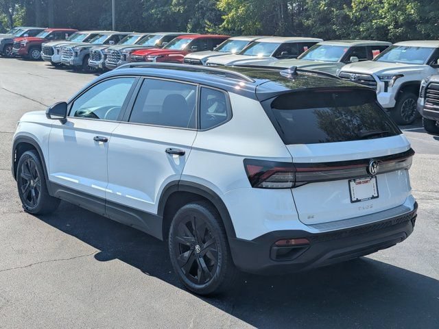 Used 2025 Volkswagen Taos SE FWD image 5