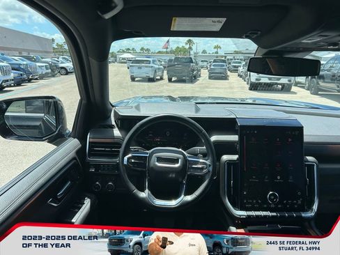 Used 2025 GMC Yukon XL Denali AWD/4WD image 14