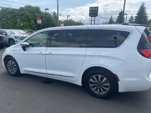 Used 2023 Chrysler Pacifica Limited FWD image 4