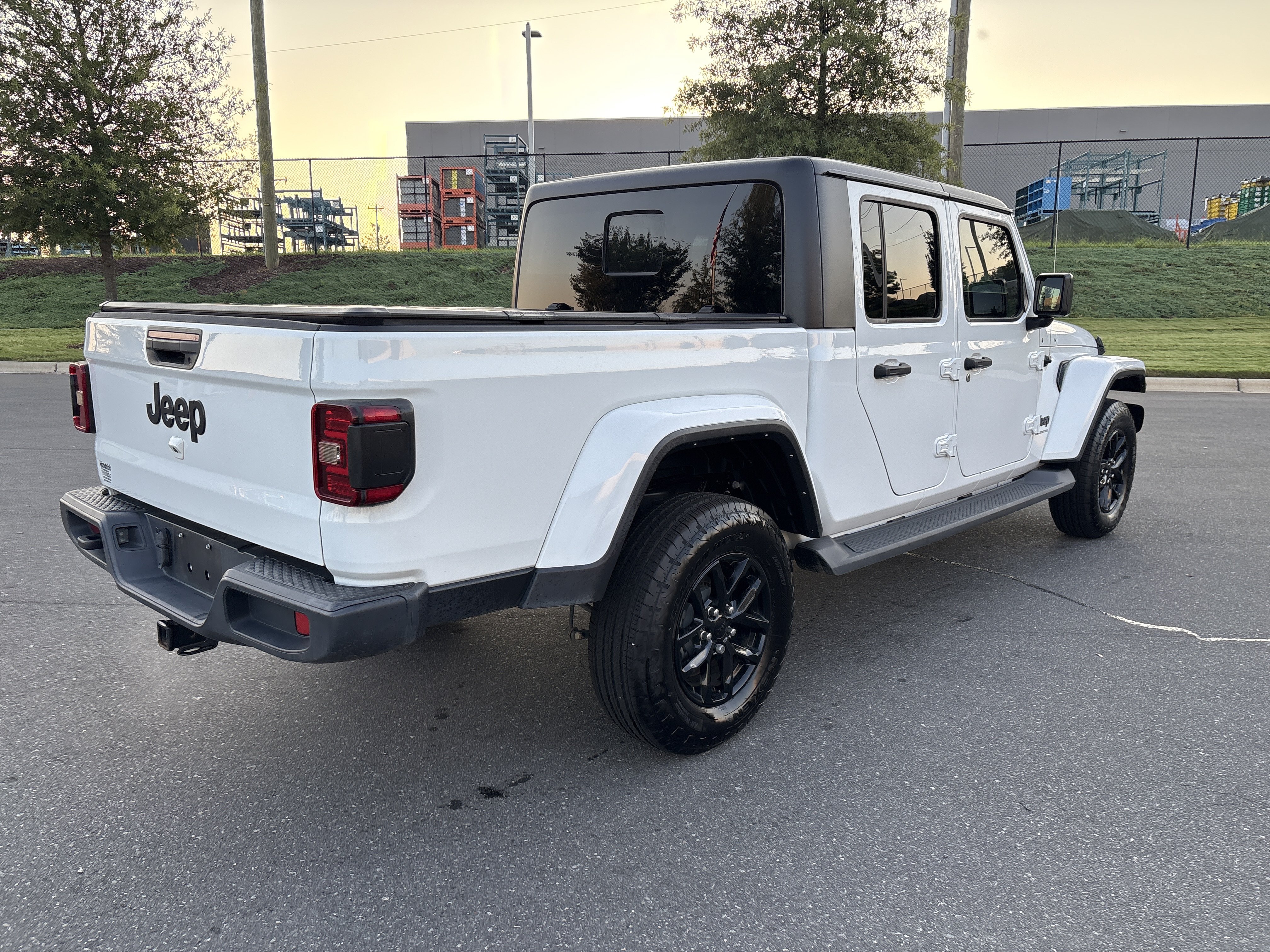 Used 2023 Jeep Gladiator Sport AWD/4WD image 9