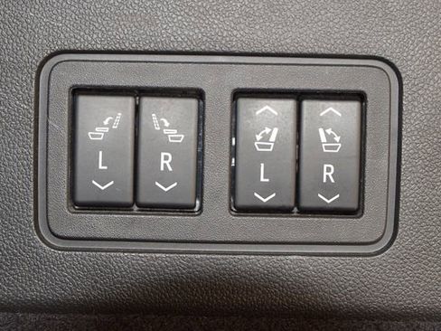 Used 2023 Cadillac XT6 Sport w/ Technology Package image 16