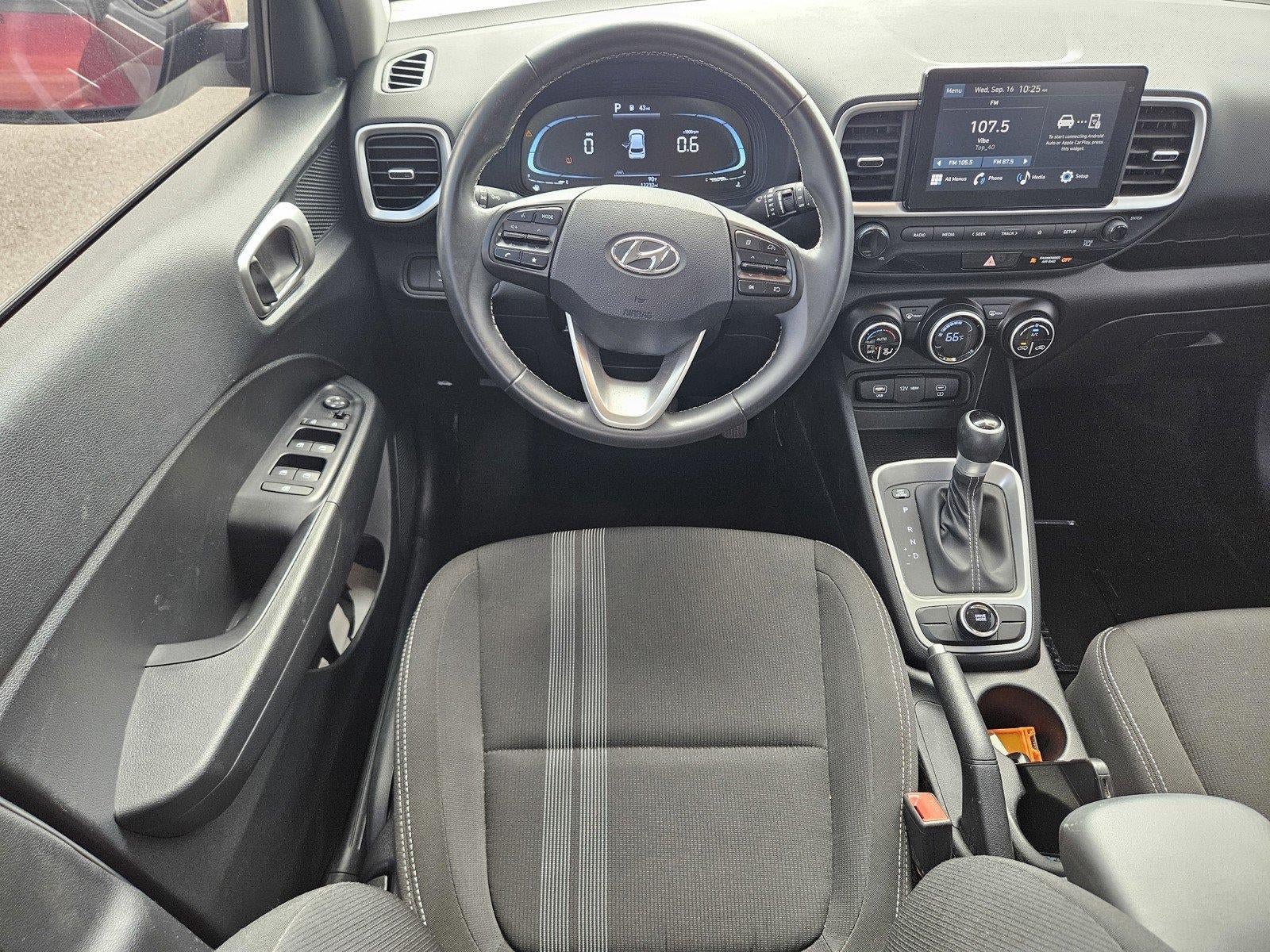 Used 2024 Hyundai Venue SEL FWD image 14
