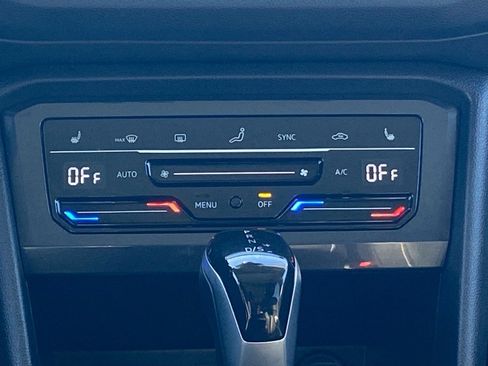 Certified 2022 Volkswagen Tiguan SE w/ Panoramic Sunroof Package image 9