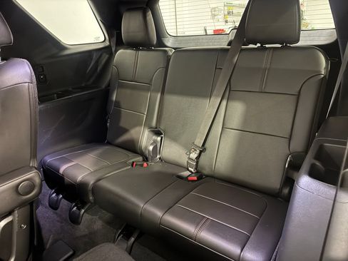 Used 2023 Chevrolet Traverse RS AWD/4WD image 21