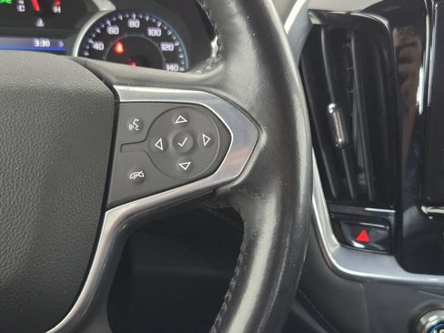 Used 2022 Chevrolet Traverse LT FWD image 32