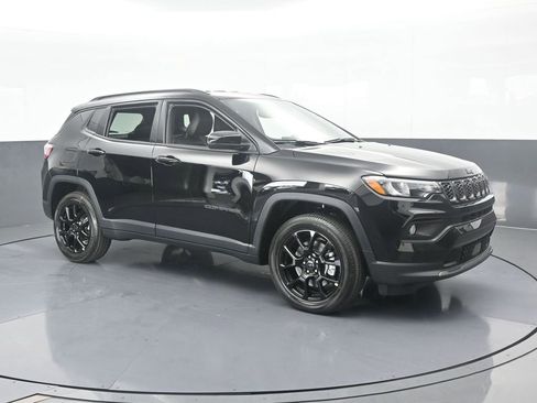 New 2026 Jeep Compass Latitude image 8