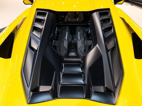 Used 2026 Lamborghini Revuelto AWD/4WD image 26