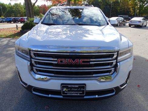 Used 2023 GMC Acadia SLE w/ Infotainment Package image 5