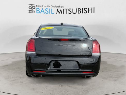 Used 2023 Chrysler 300 Touring L w/ Popular Equipment Group image 4