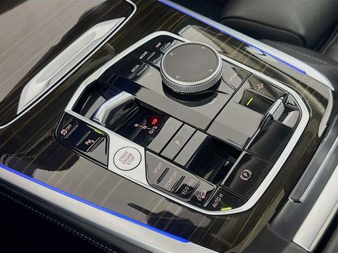 Used 2025 BMW X7 xDrive40i image 33