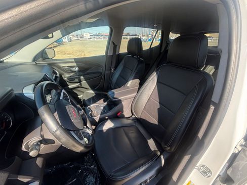 Used 2024 GMC Terrain SLT image 38