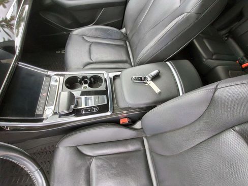 Used 2019 Audi Q8 Premium Plus AWD/4WD image 22