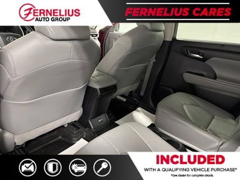 Used 2025 Toyota Highlander XLE AWD/4WD image 30