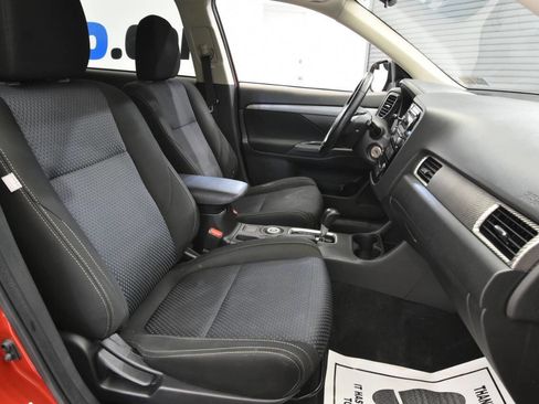 Used 2016 Mitsubishi Outlander ES image 16
