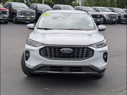 Used 2025 Ford Escape SE FWD image 3