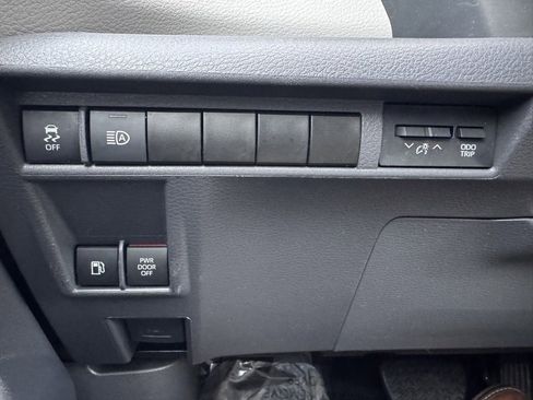 Used 2024 Toyota Sienna XLE image 34