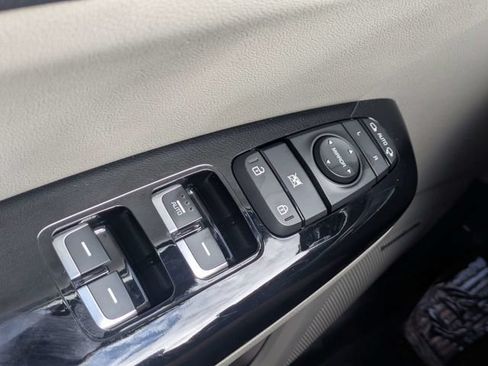 Used 2022 Kia Sportage EX w/ EX Technology Package FWD image 25