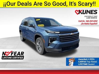 Used 2025 Chevrolet Traverse LT