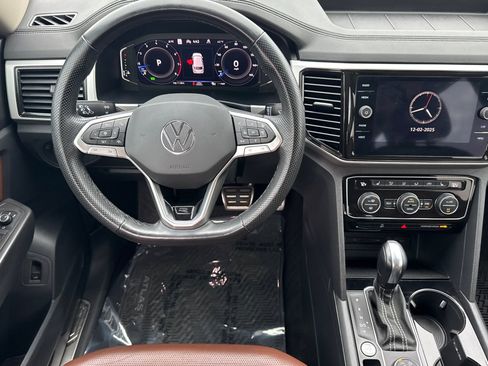 Used 2022 Volkswagen Atlas SEL Premium image 15