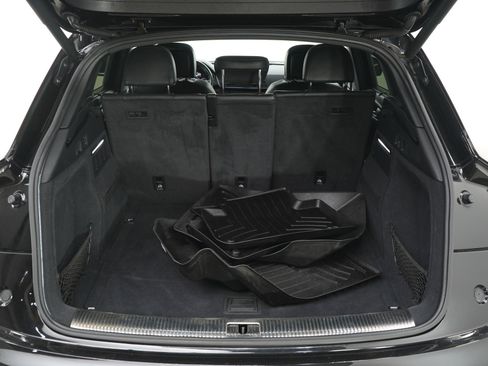 Used 2018 Audi SQ5 Prestige w/ Prestige Package AWD/4WD image 9
