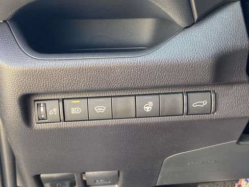 Used 2025 Toyota RAV4 XLE Premium w/ Weather Package FWD image 32