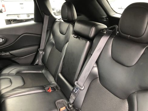 Used 2020 Jeep Cherokee Latitude Plus image 12