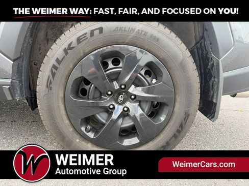 Used 2021 Toyota RAV4 LE AWD/4WD image 7