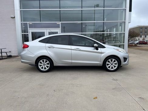 Used 2013 Ford Fiesta SE image 4
