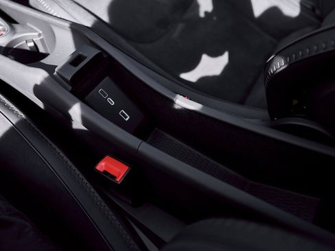 Used 2025 McLaren Artura Spider image 61