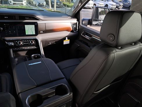 New 2026 GMC Sierra 2500 Denali w/ Denali Reserve Package image 16