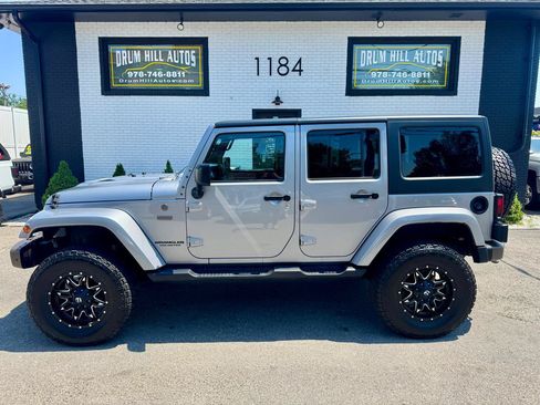 Used 2016 Jeep Wrangler Unlimited Sahara AWD/4WD image 2