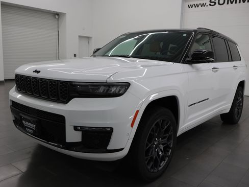 Used 2025 Jeep Grand Cherokee L Summit AWD/4WD image 7