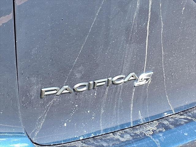 Certified 2025 Chrysler Pacifica Limited FWD image 25