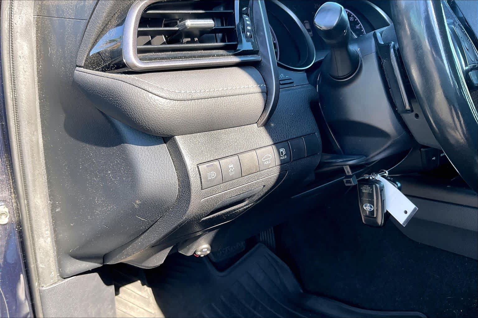 Used 2021 Toyota Camry XSE FWD image 33