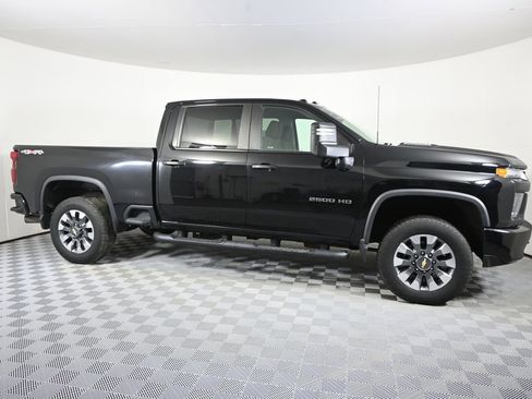 Used 2023 Chevrolet Silverado 2500 Custom w/ Custom Value Package image 9