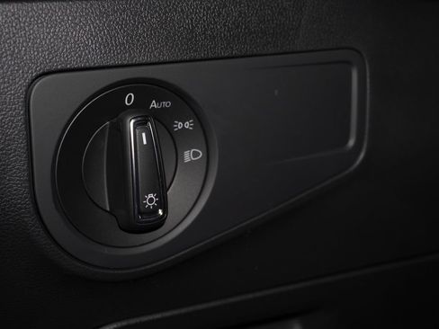 Used 2022 Volkswagen Tiguan SE image 16