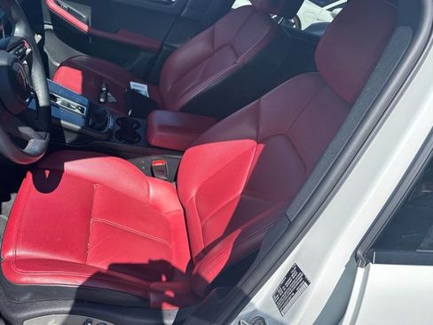 Used 2023 Porsche Macan Turbo image 3