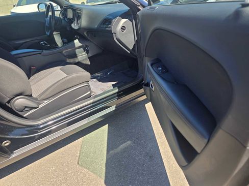 Used 2018 Dodge Challenger SXT RWD image 10