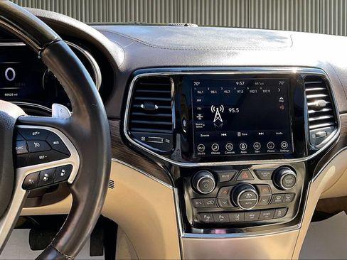 Used 2020 Jeep Grand Cherokee Overland AWD/4WD image 6